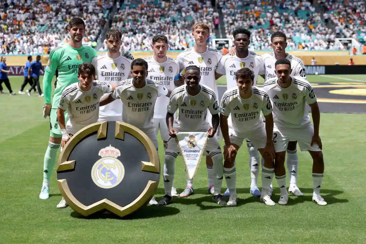 MIAMI GARDENS, FLORIDA - JUNE 18: Players of Real Madrid C. F. pose for a team photograph prior to the FIFA Club World Cup 2025 group H match between Real Madrid CF and Al Hilal at Hard Rock Stadium on June 18, 2025 in Miami Gardens, Florida. (Photo by Dan Mullan/Getty Images)
