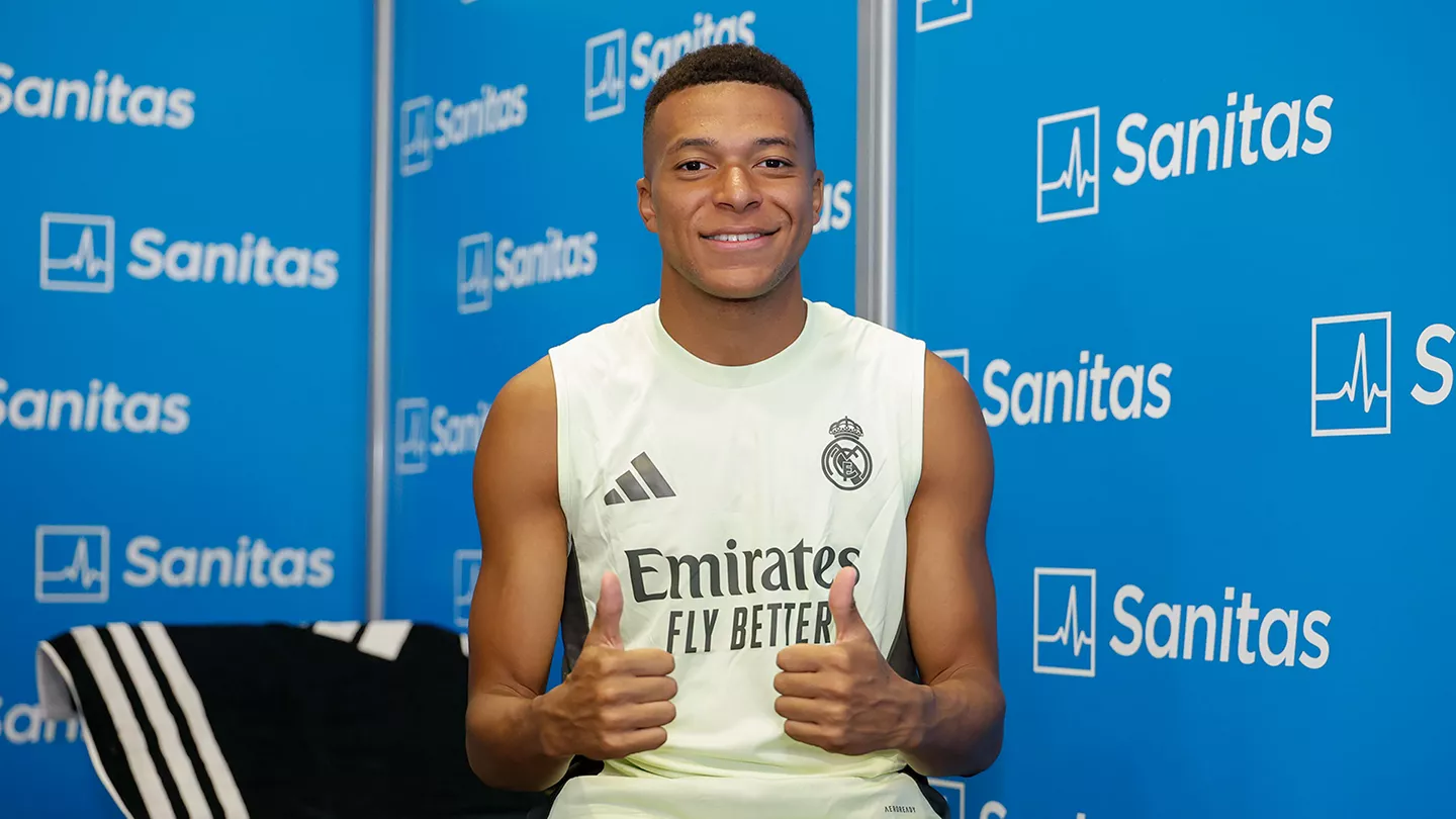 Kylian Mbappé effectuant ses examens médicaux avant le retour à l'entraînement avec le Real Madrid (realmadrid.com)